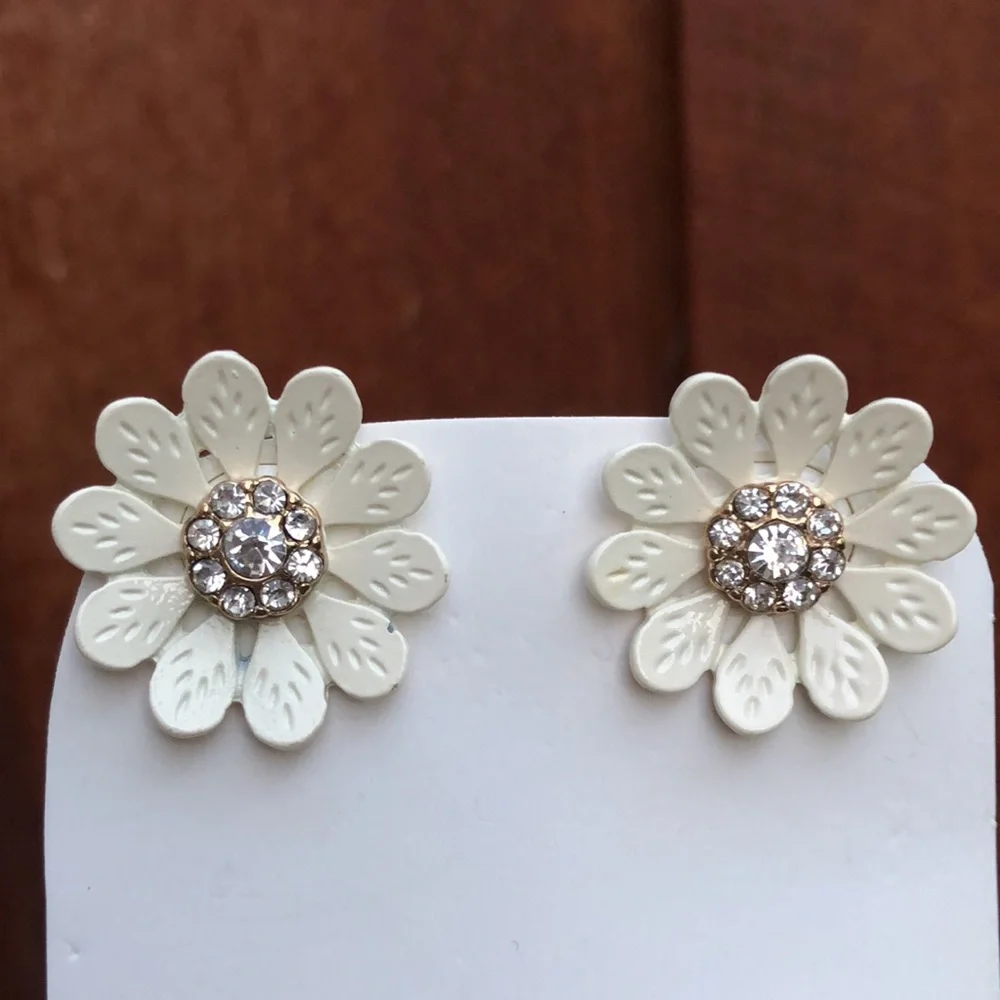 White Crystal Daisy Flower Earrings